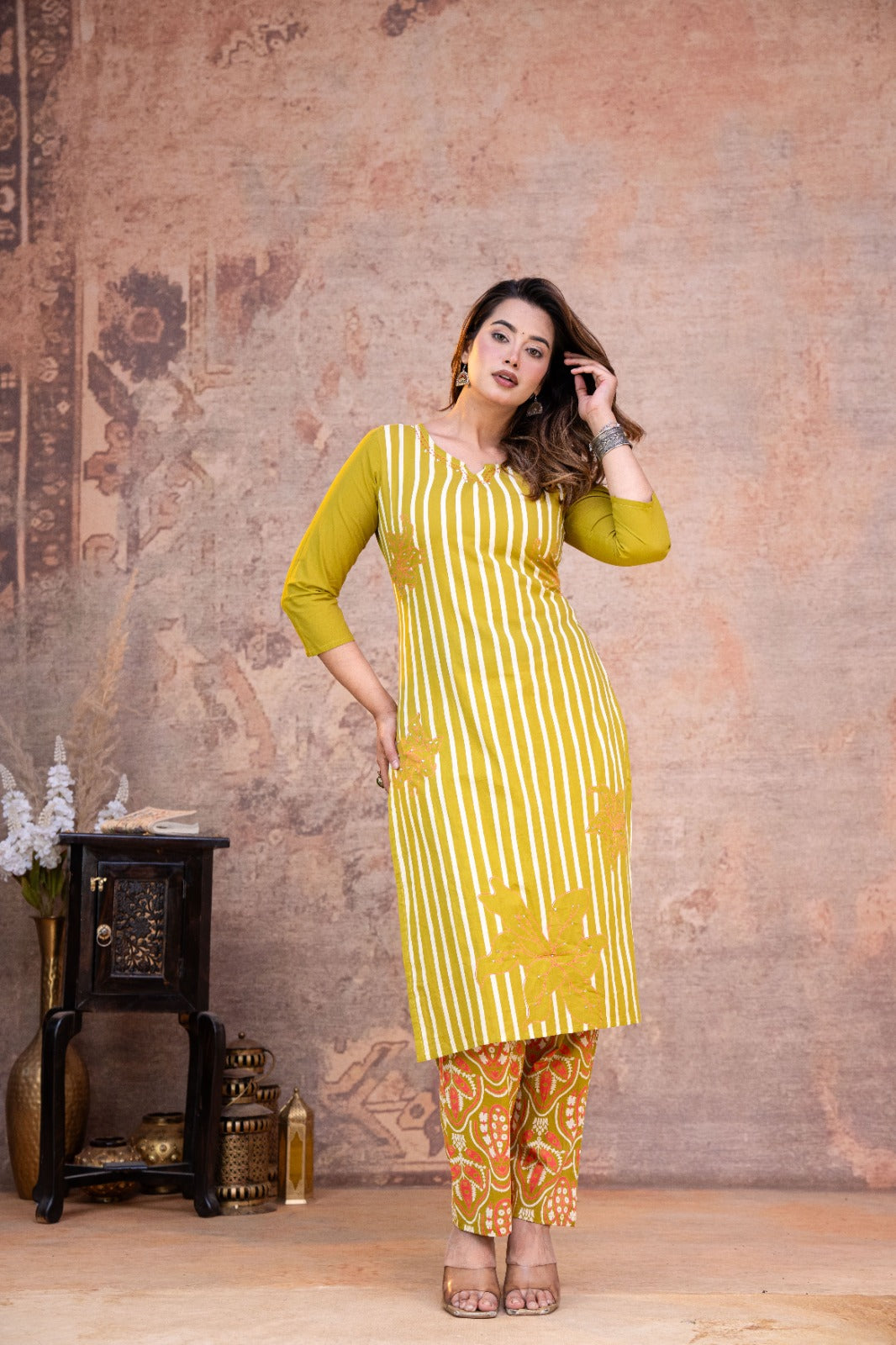 Stylish Mogra Lining Print  Kurta Pant Dupatta Cotton set