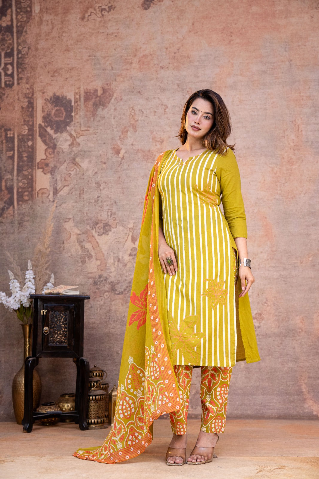 Stylish Mogra Lining Print  Kurta Pant Dupatta Cotton set